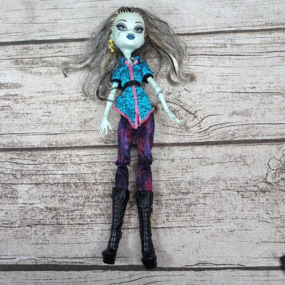 Monster High Frankie Stein Scaris City of Frights Doll